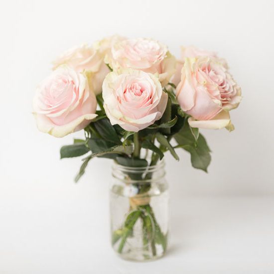 сортовые розы в местной флористической студии в Подольске