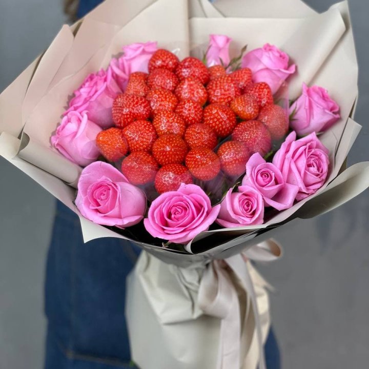 Клубника и розы в Подольске