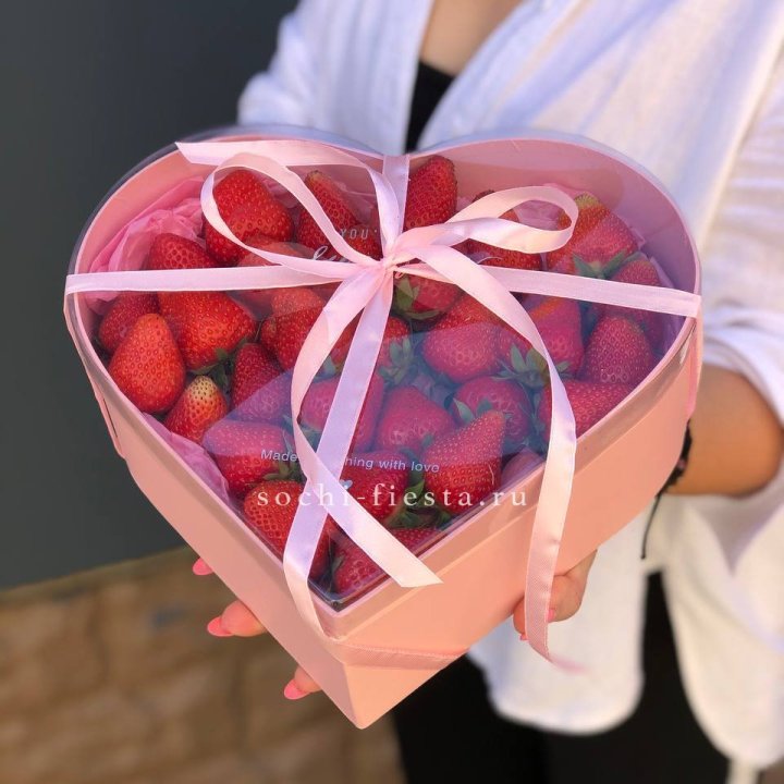Коробочка сердце  с клубникой в Подольске