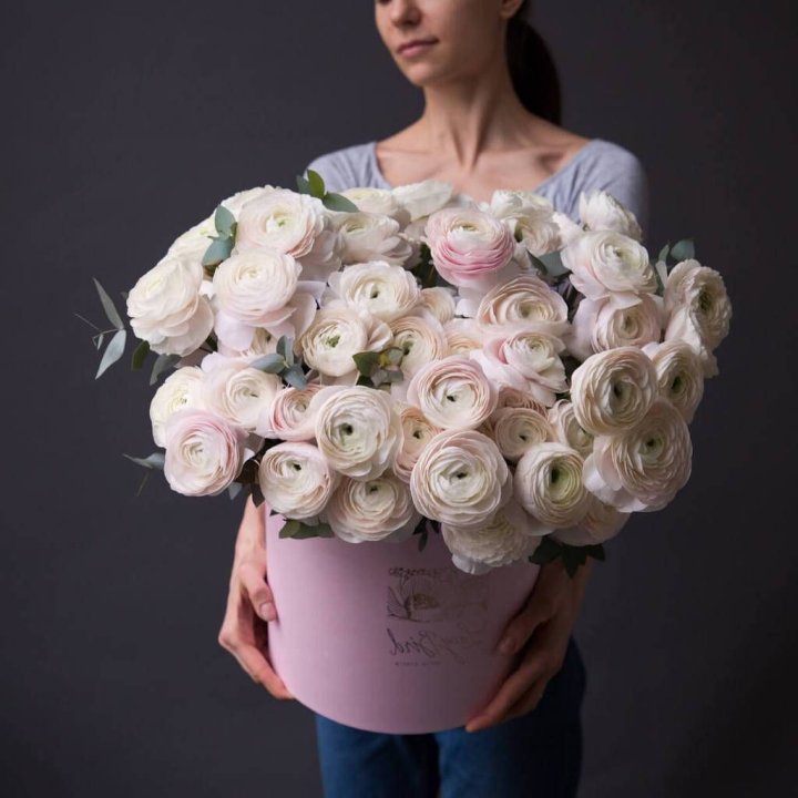 Бокс с ранункулюсами в Подольске