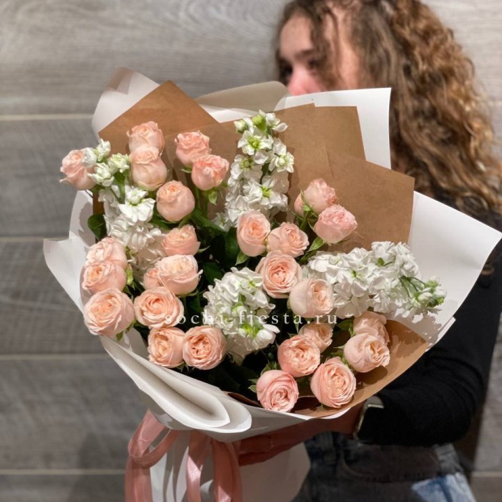 Букет бомбасти и маттиола в Подольске