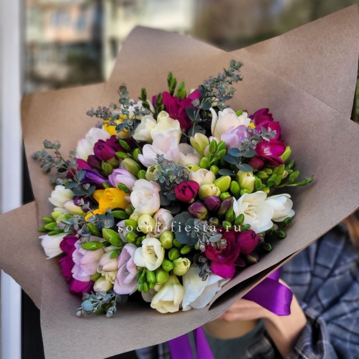 Букет фрезий "Радуга" в Подольске