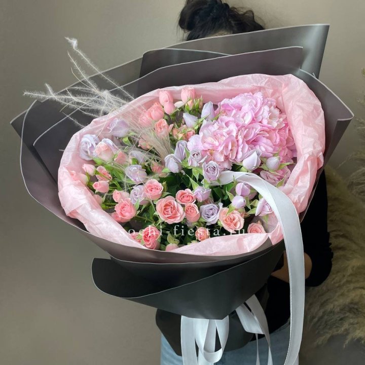  Букет гортензии и роз "Саперави" в Подольске