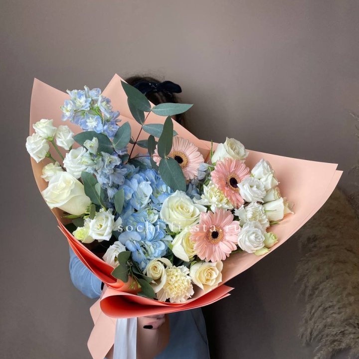  Букет гортензии и роз "Валенсия" в Подольске