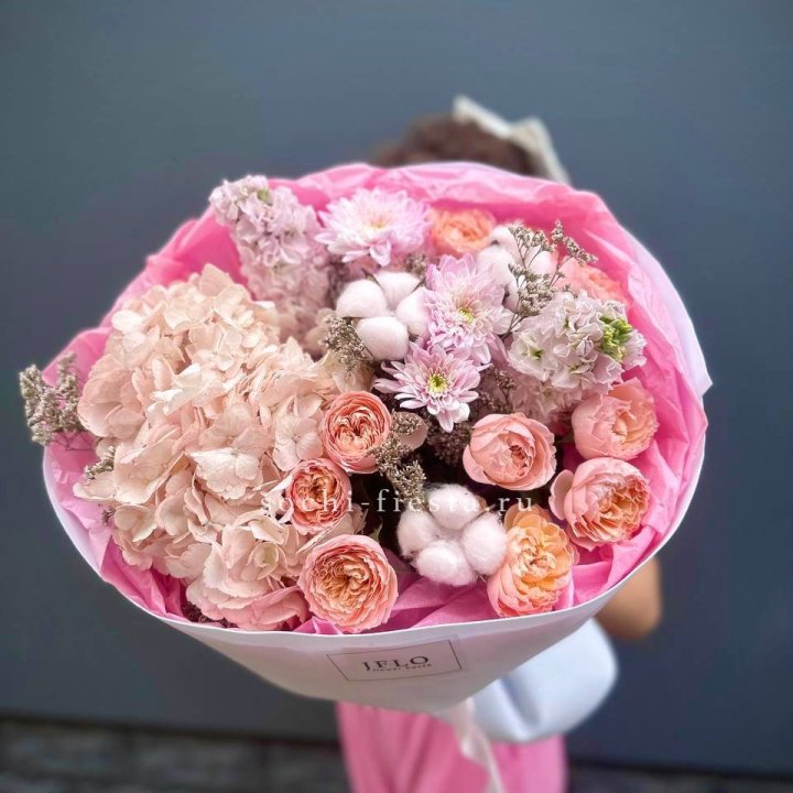 Букет гортензии и кустовых роз "Абрассо" в Подольске