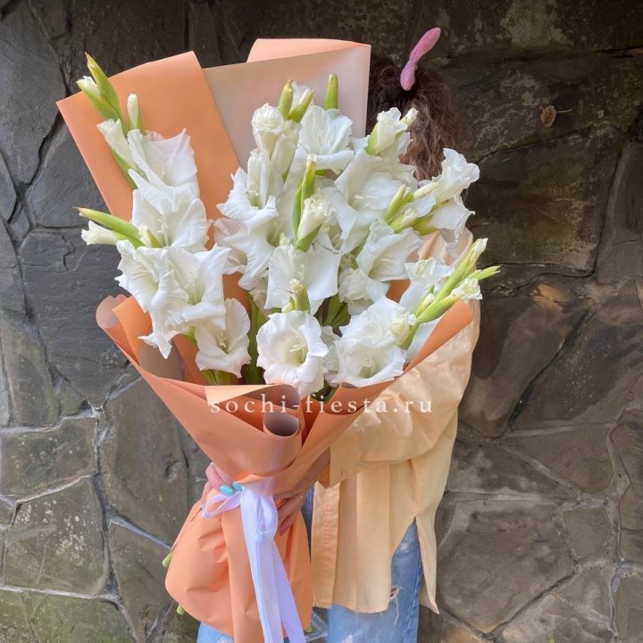 Букет белых гладиолусов  в Подольске