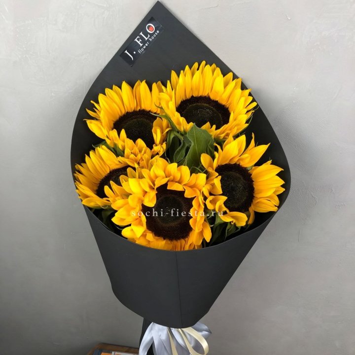 Букет из 5  подсолнухов в Подольске