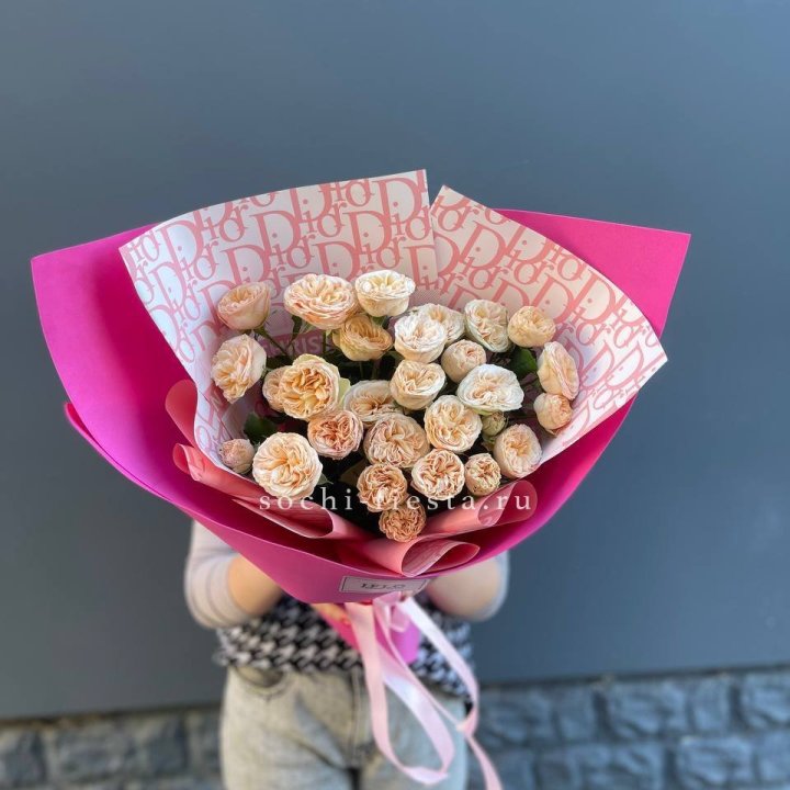 9 пионовидных роз в Подольске