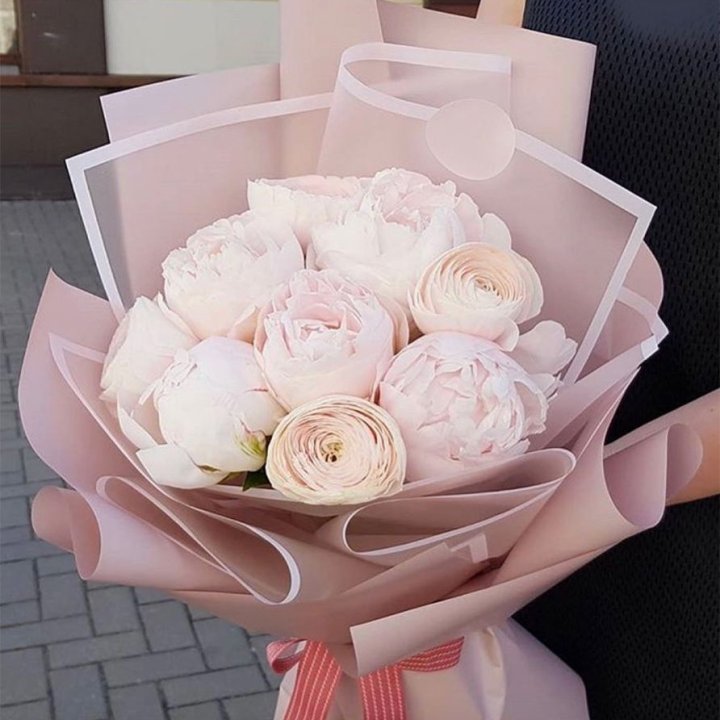 Пионы и ранункулюсы в Подольске