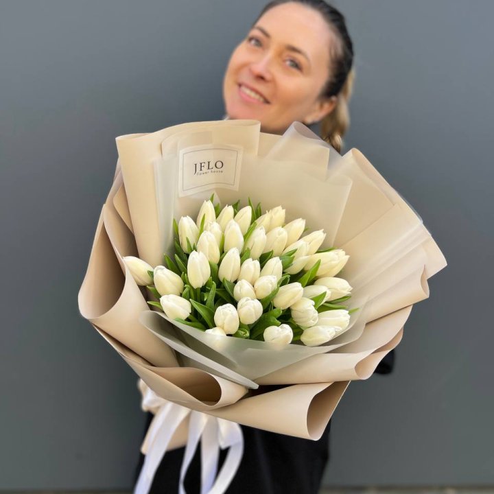 35 белых тюльпанов в Подольске