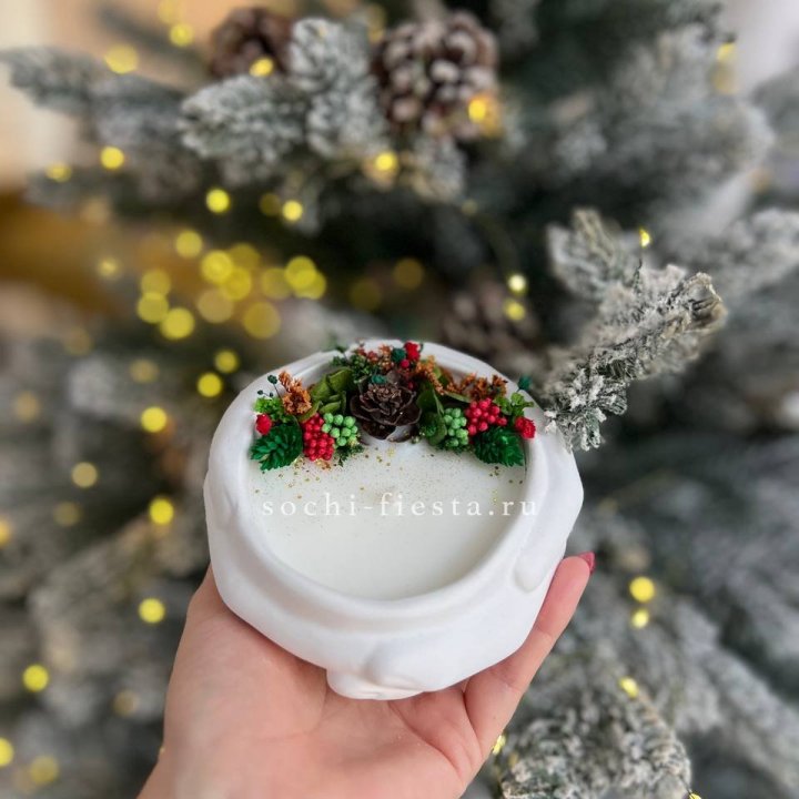 Свеча ароматическая в гипсе Руки с шишкой в Подольске