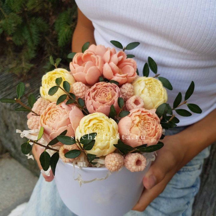 Шоколадный букет с ягодами в Подольске