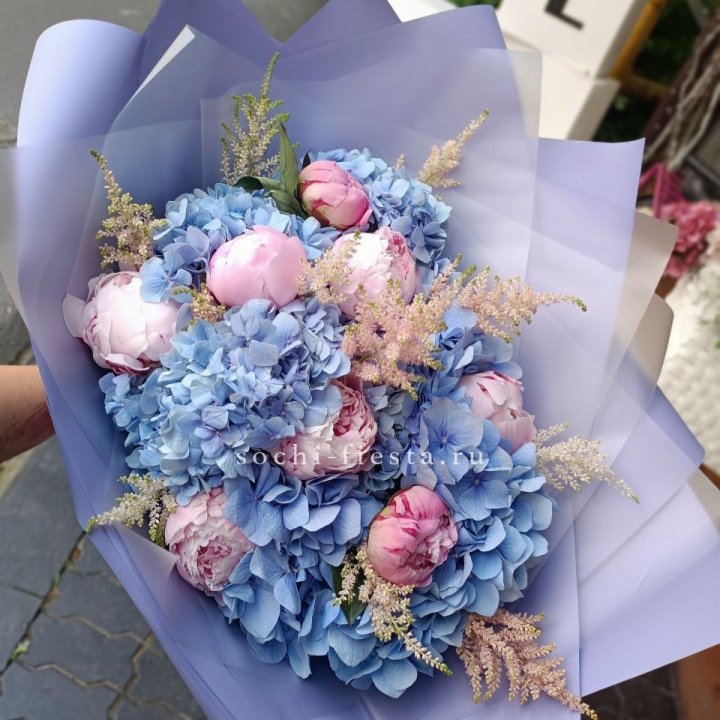 Дизайнерский букет с гортензией №3 в Подольске