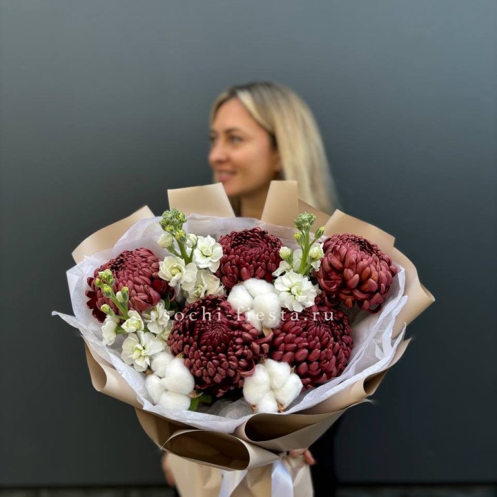 Хризантемы с маттиолой в Подольске