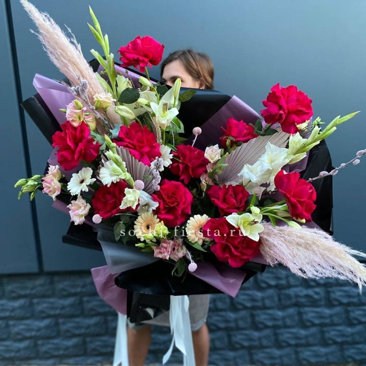 Дизайнерский букет Ред в Подольске