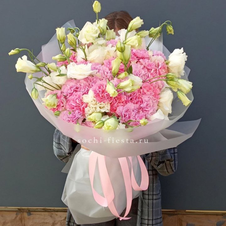 Букет из эустом и диантусов  в Подольске