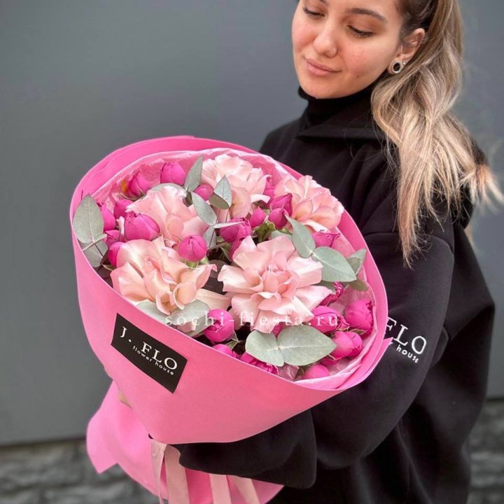 Букет французских и пионовидных роз "Ламиносо" в Подольске