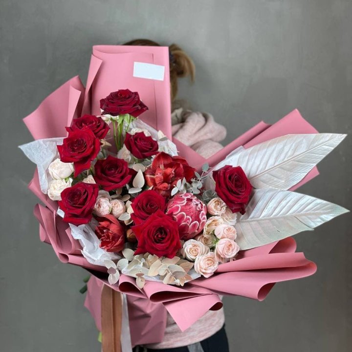 Дизайнерский букет "Ред Вильвет" в Подольске