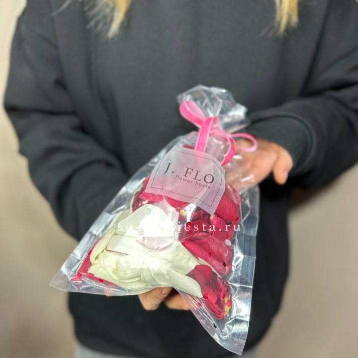 Лепестки роз в Подольске