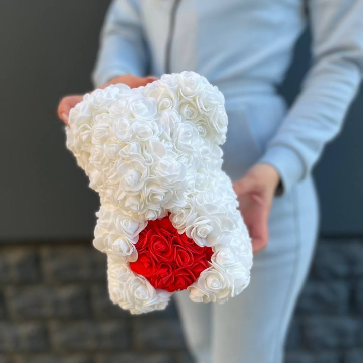 Медведь с красным седцем в Подольске