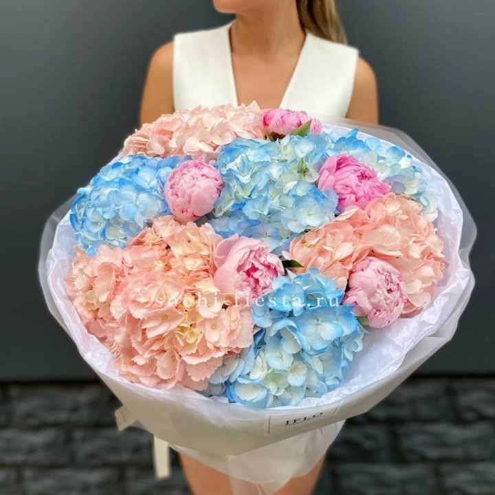 Дуобукет гортензии с пионами  в Подольске
