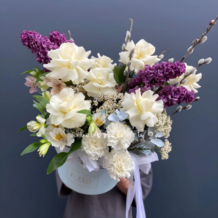 Цветочный бокс Французских роз и Сирени в Подольске