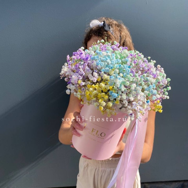 Радужные гипсофилы в шляпной коробке в Подольске