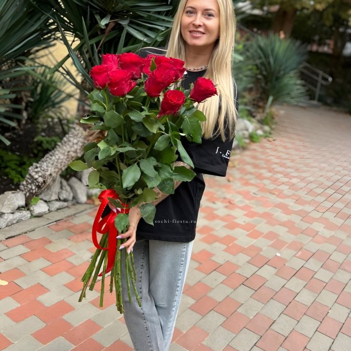 15 высоких красных роз в Подольске