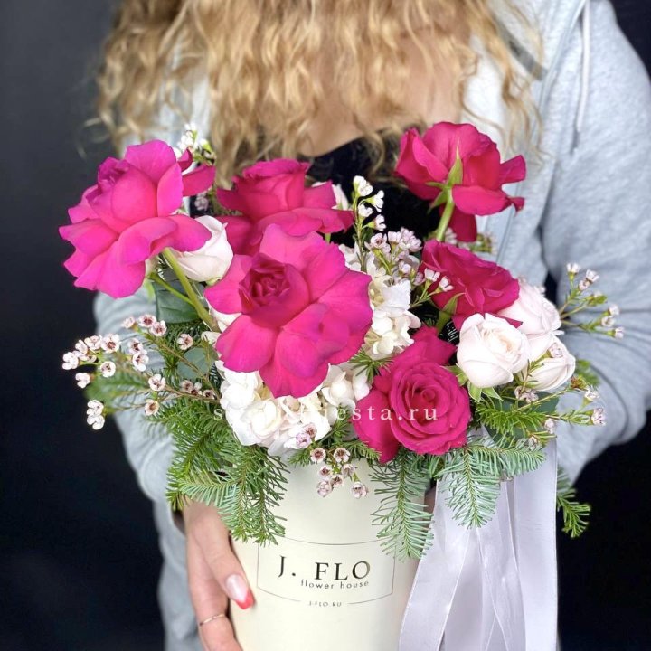 Новогодняя композиция в коробке пинк розе в Подольске