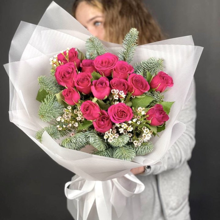 Новогодний букет Елки и Розы в Подольске
