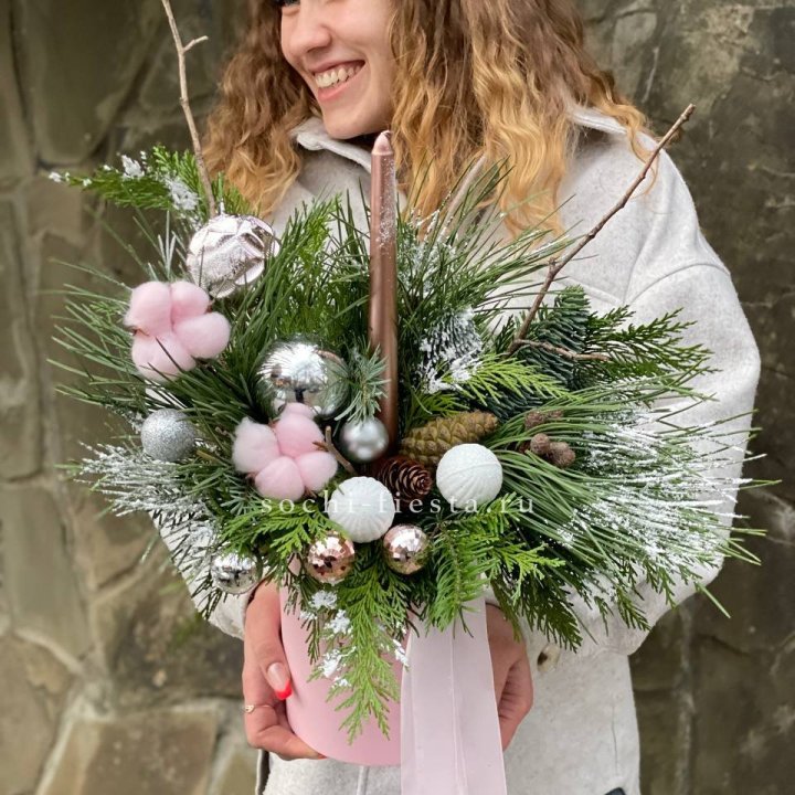 Новогодняя композиция в коробке пинк в Подольске