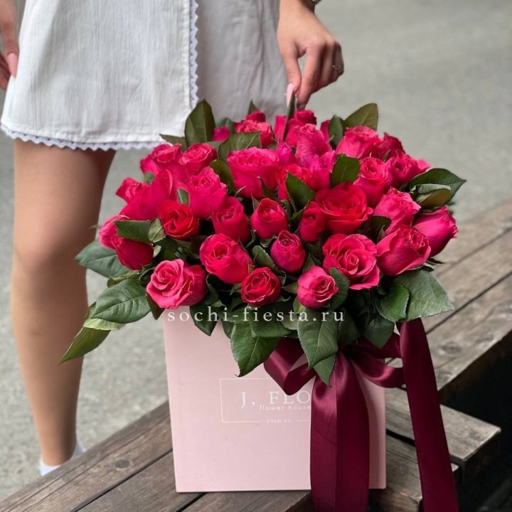 55 алых роз в кубе в Подольске