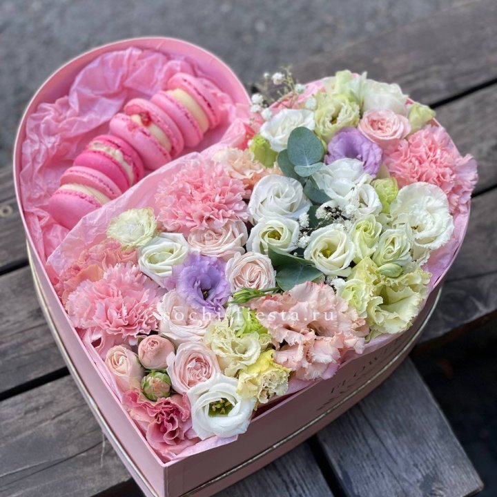 Бокс-сердце с макарон "Пинк" в Подольске