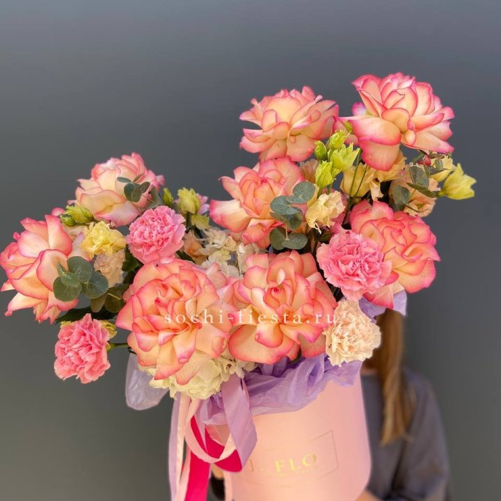 Бокс нежный с розами в Подольске