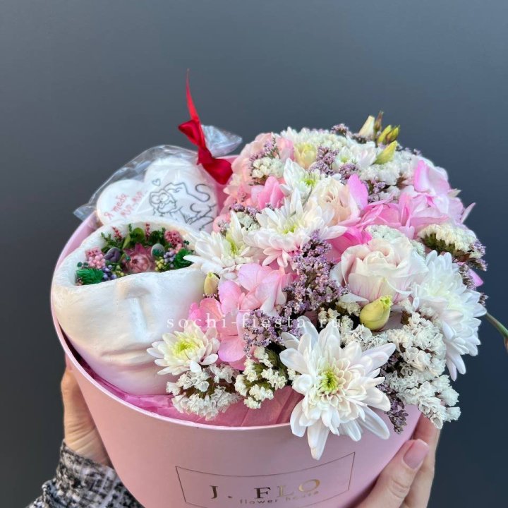 Цветы и свеча в коробке в Подольске