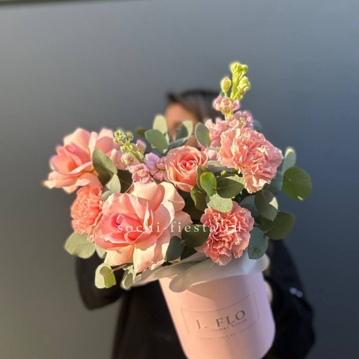 Цветы в боксе "Сизара" в Подольске