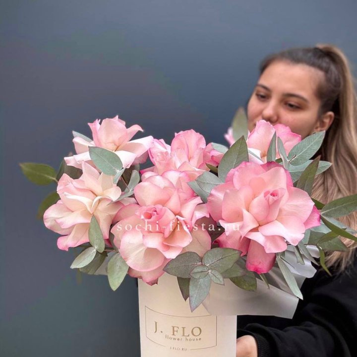 7 Французских роз в боксе в Подольске