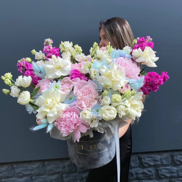 Дизайнерский цилиндр "Пионы гарден" в Подольске