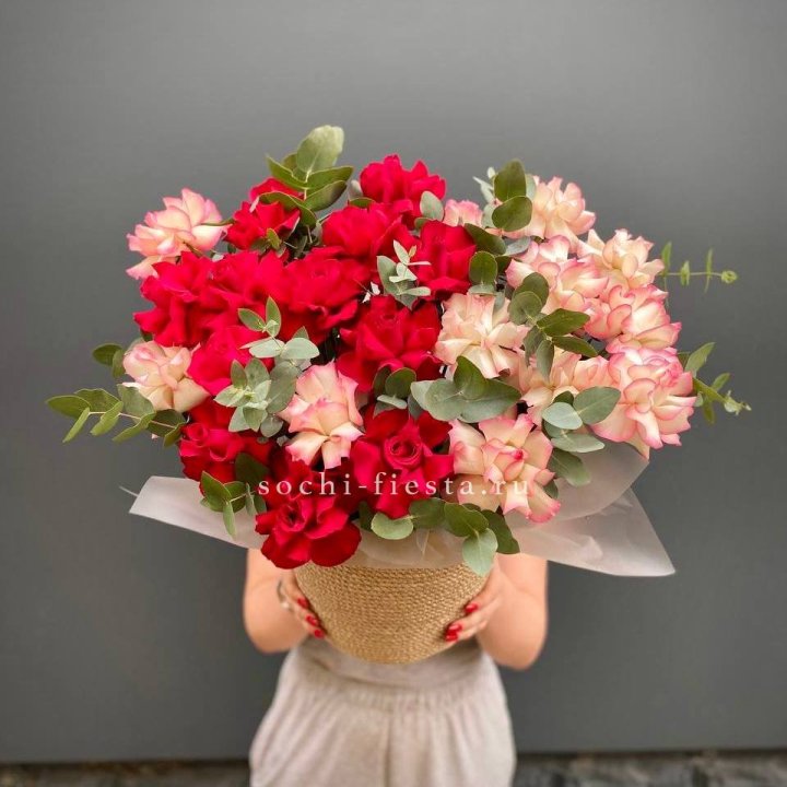 25 Французских роз в джутовом кашпо  в Подольске