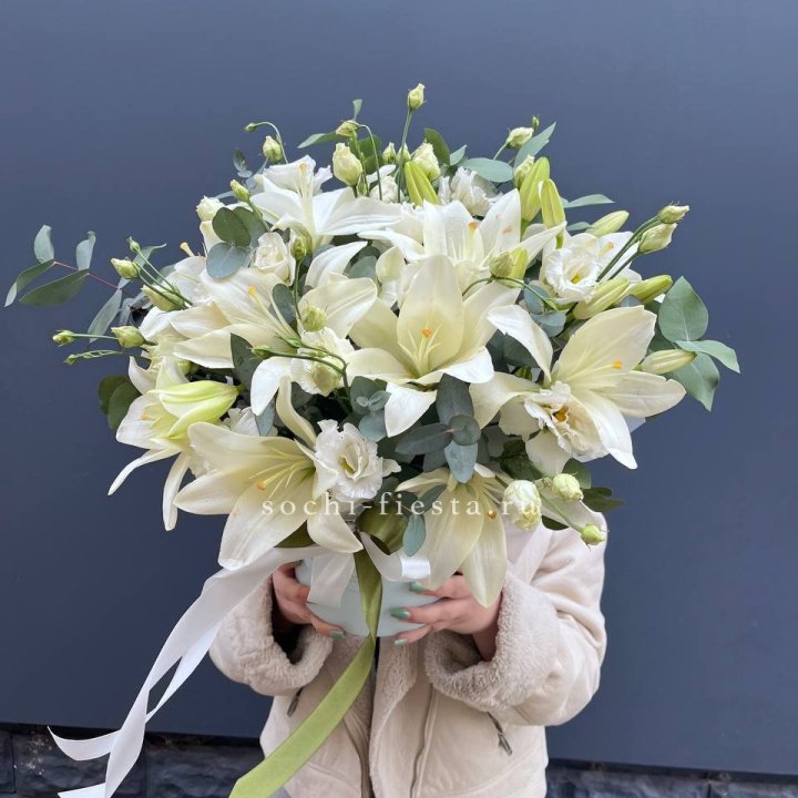 Бокс лилий и эустомы в Подольске