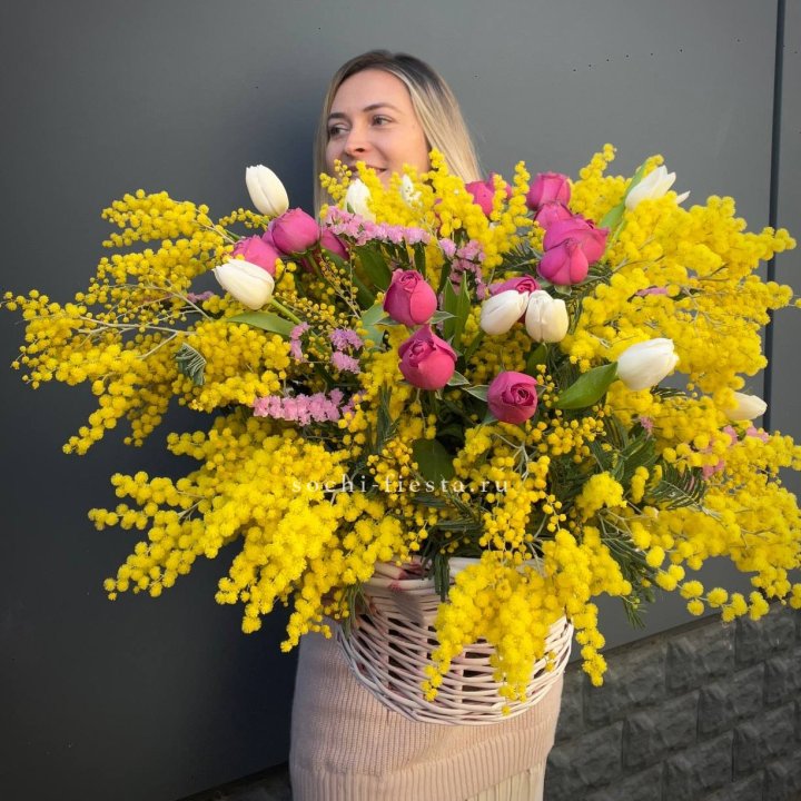 Цветочная корзина с мимозой "Спринг" в Подольске