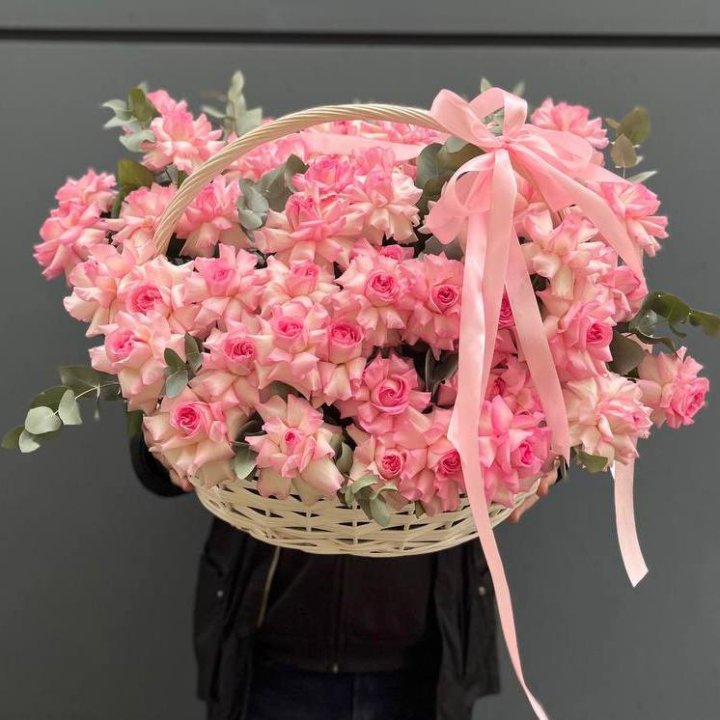 51 розовая роза в корзине в Подольске