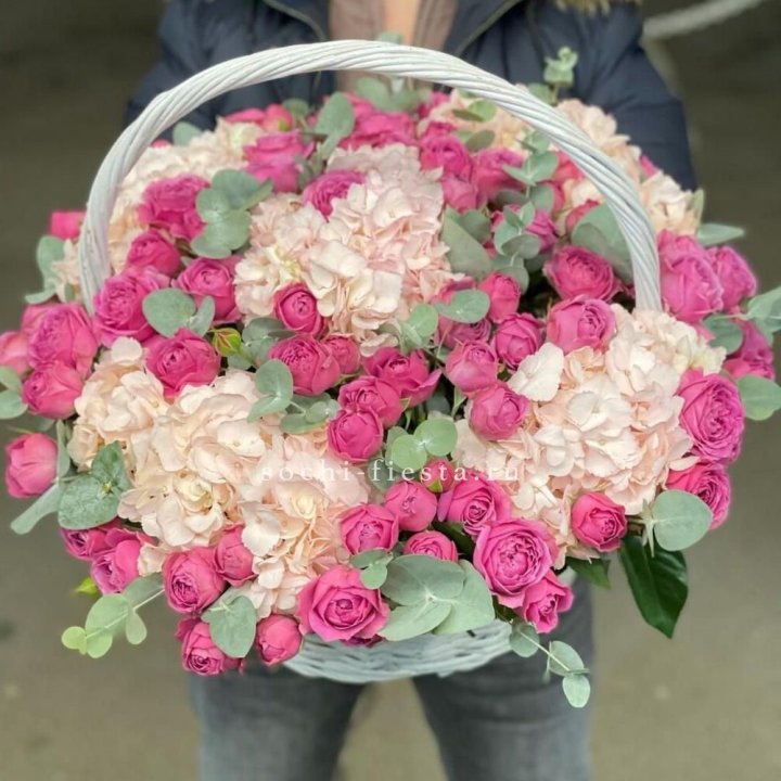 Корзина с гортензией и Мисти Баблс в Подольске
