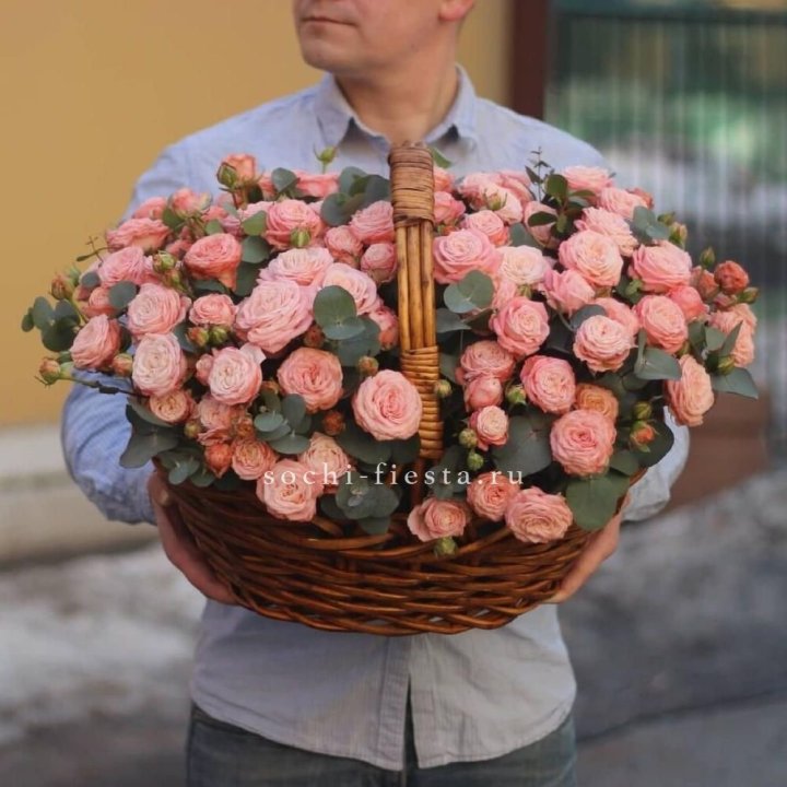 Корзина из 101 пионовидной розы в Подольске