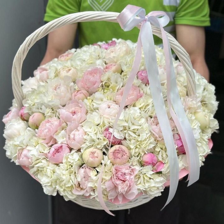 Премиум корзина гортензий и пионов в Подольске