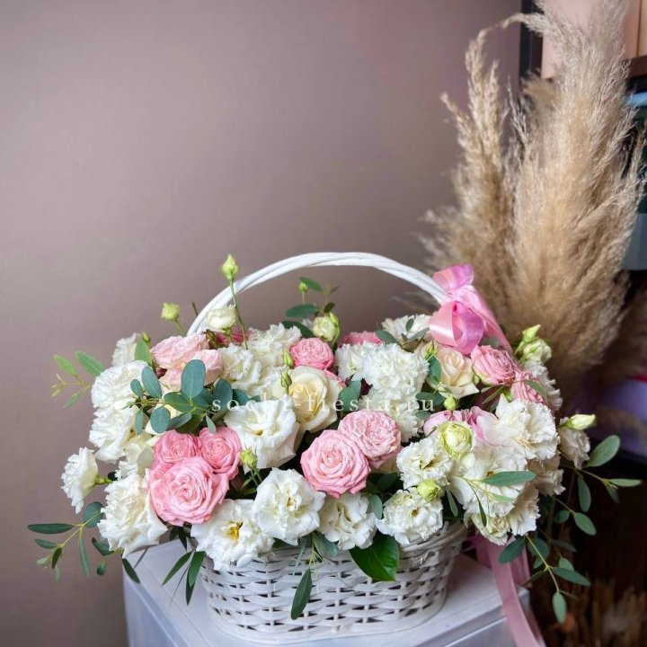 Цветочная корзина "Пинки вайт" в Подольске
