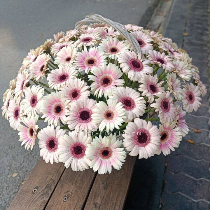 Корзина с герберами  в Подольске