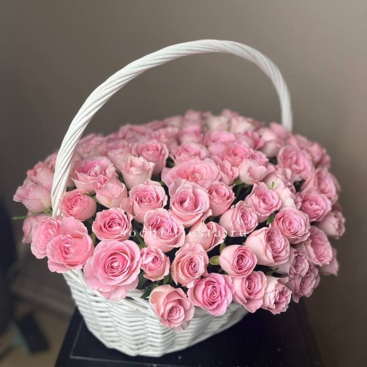 101 розовая роза в корзине в Подольске