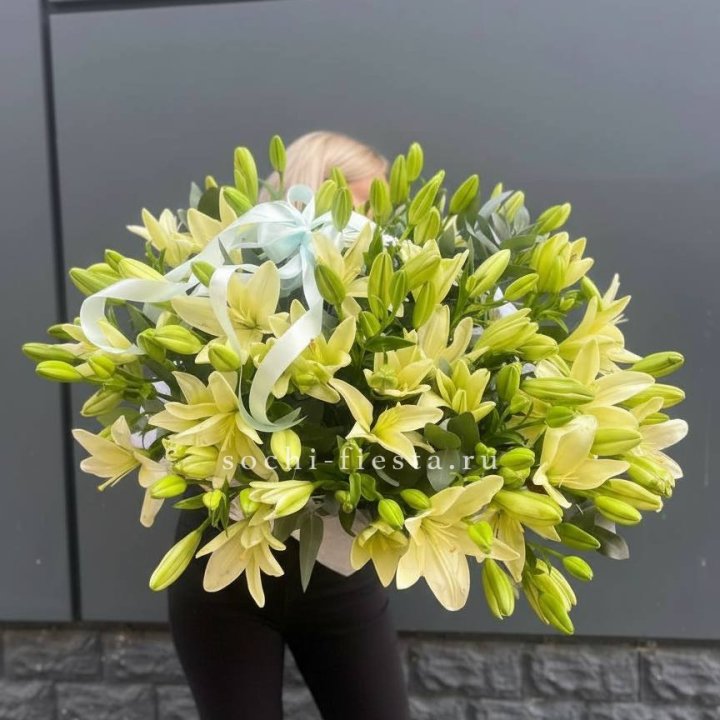 Лилии в корзине в Подольске