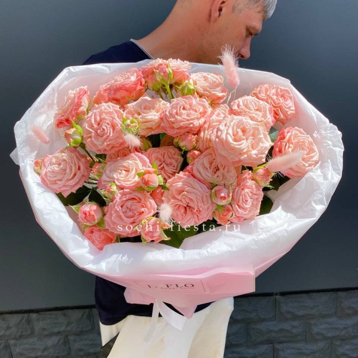 Пионовидные розы Мадам Бомбастик в Подольске